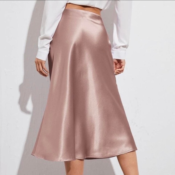 Satin Midi Skirt in Dusty Pink Size S - Picture 2 of 11